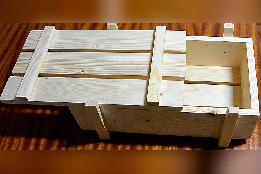 Делаем «деревянный» ящик из картона
